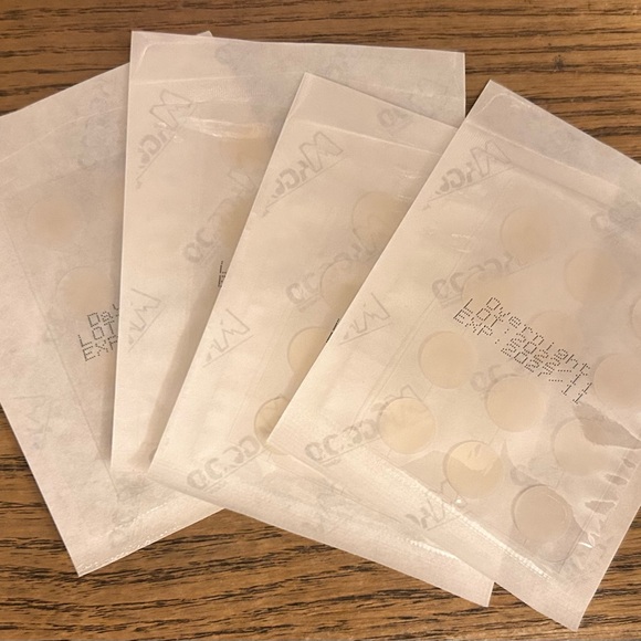 MAGOOO Hydrocolloid Acne Treatment Patches - Picture 3 of 3
